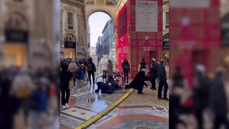 Milano, i lavori in Galleria diventano trappola… Tutti giù per terra