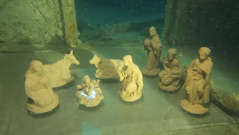 Nelle acque trapanesi i sub “Free Divers” posizionano il presepe