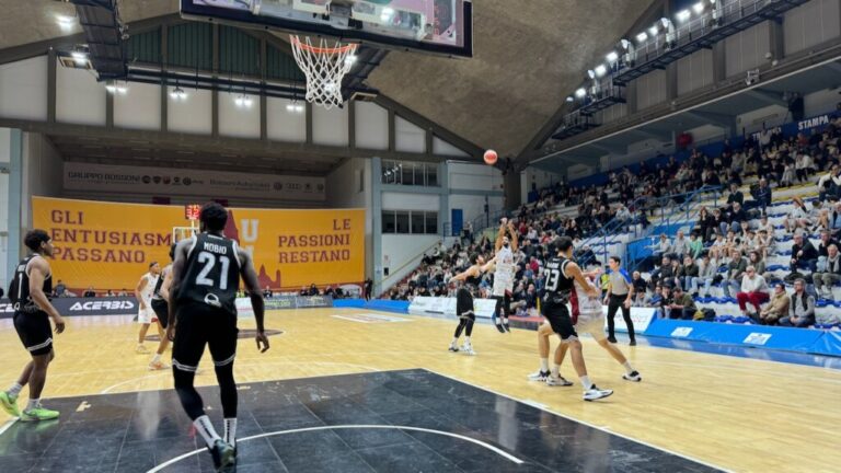 Basket: Trapani Shark espugna il campo della Juvi Cremona