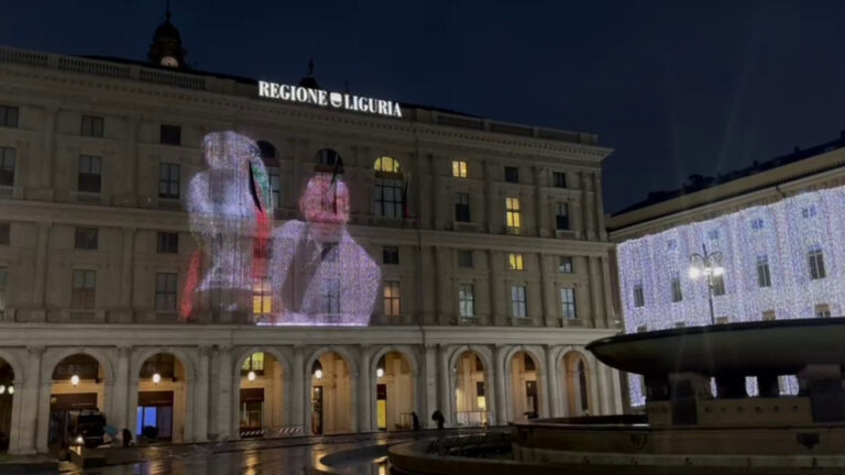 Palazzo Regione Liguria si illumina in ricordo di Gianluca Vialli