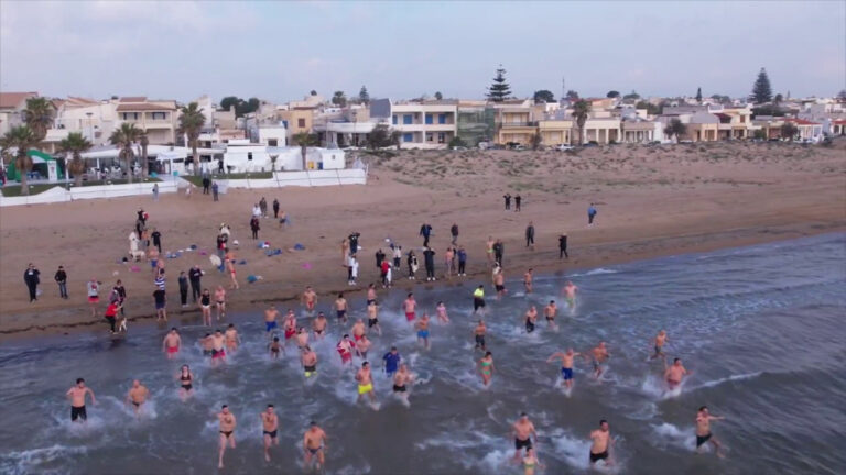 Nel mare del Trapanese un bagno di Capodanno per accogliere il 2024