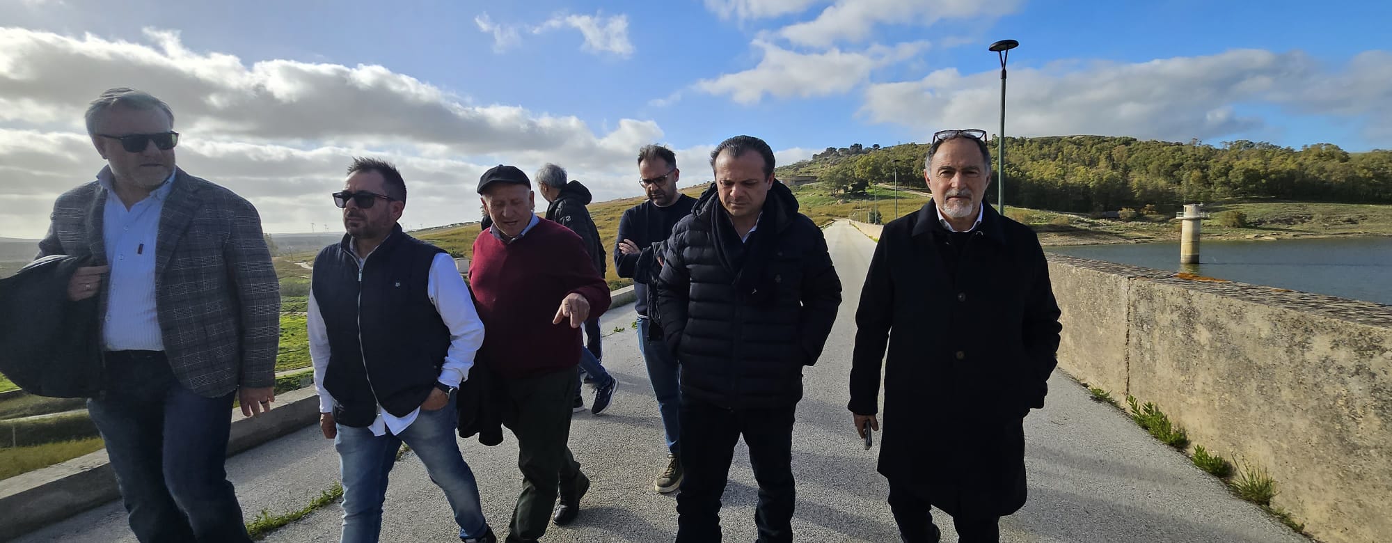 Il tour di De Luca alla Diga Trinità di Castelvetrano: “Chiarire in Regione la capacità di uso”