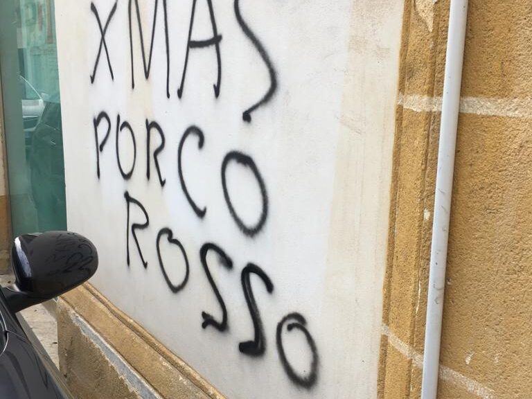 Scritte contro la sede PD di Marsala, Di Girolamo: “L’Amministrazione le faccia cancellare”