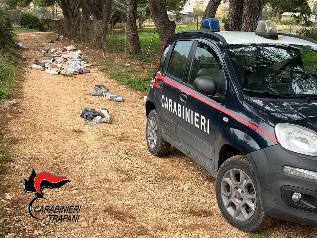 Erice: abbandona rifiuti per strada denunciato un panettiere