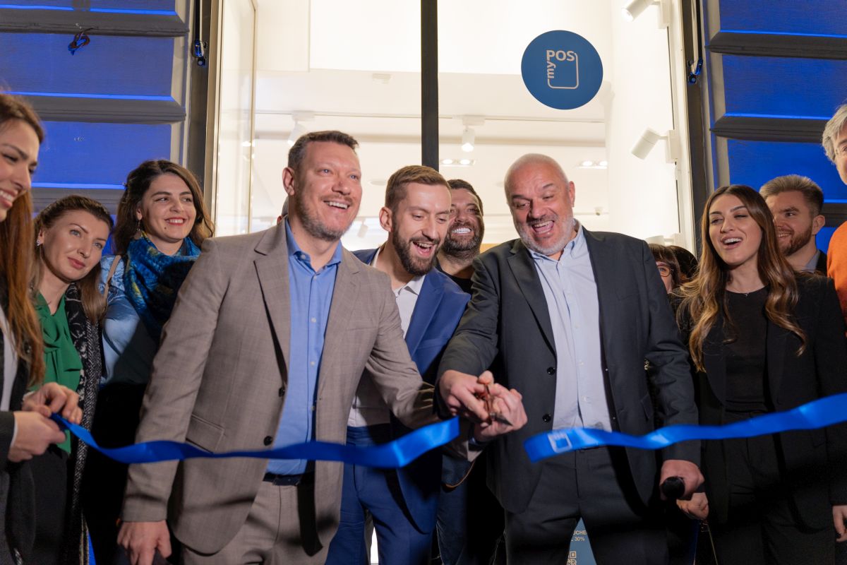 myPOS arriva a Napoli con un nuovo showroom e viaggia in taxi