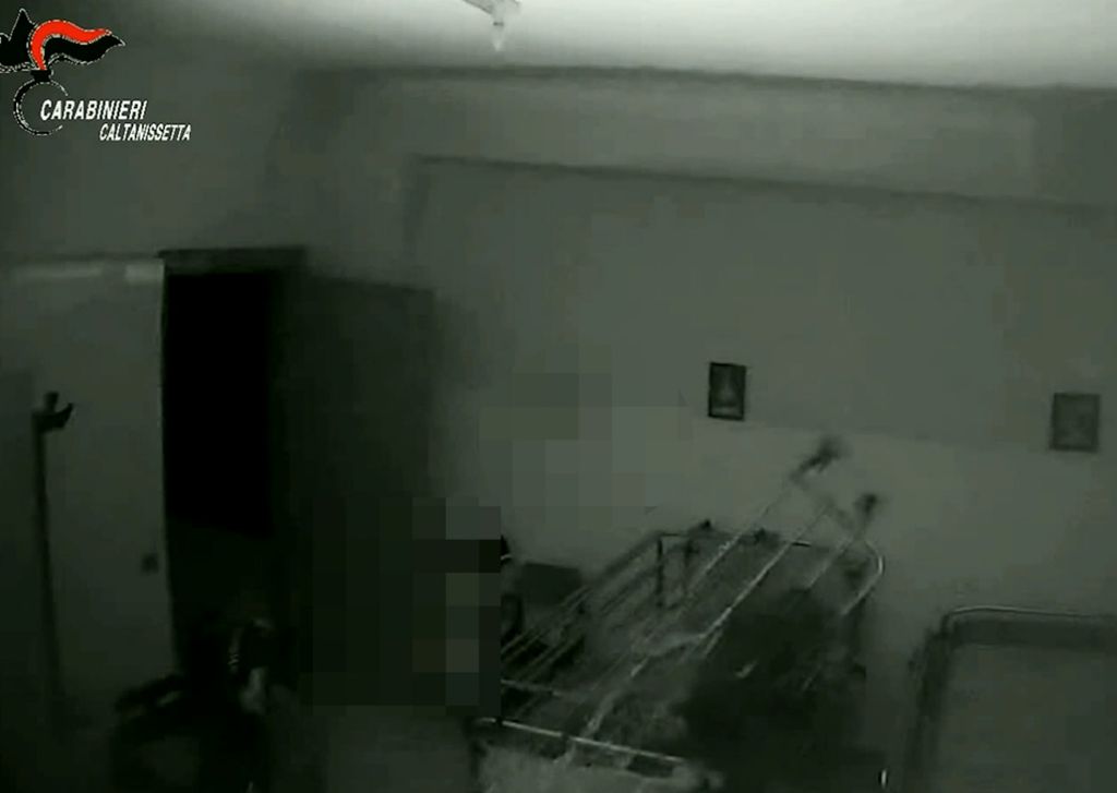 Anziani maltrattati in casa di riposo, 4 arresti