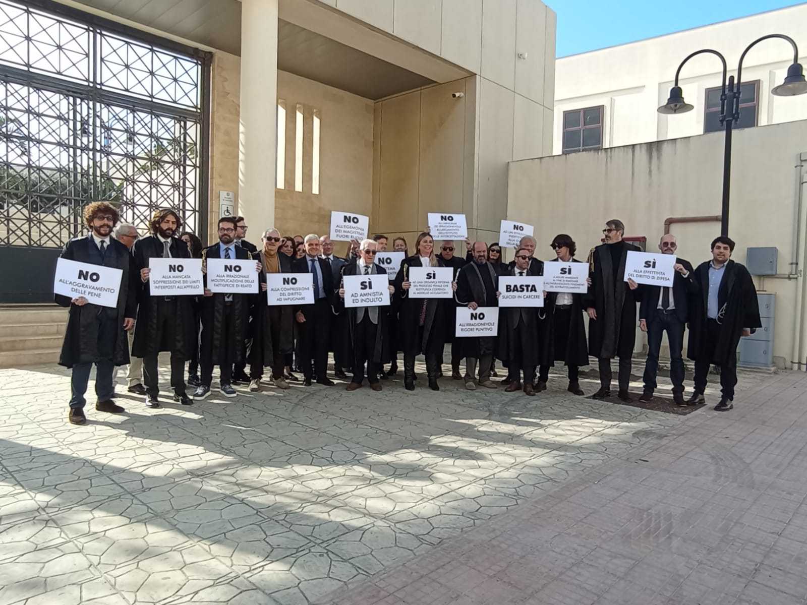 I penalisti marsalesi protestano: “Troppe fattispecie di reati, carceri sovraffollate”. VIDEO