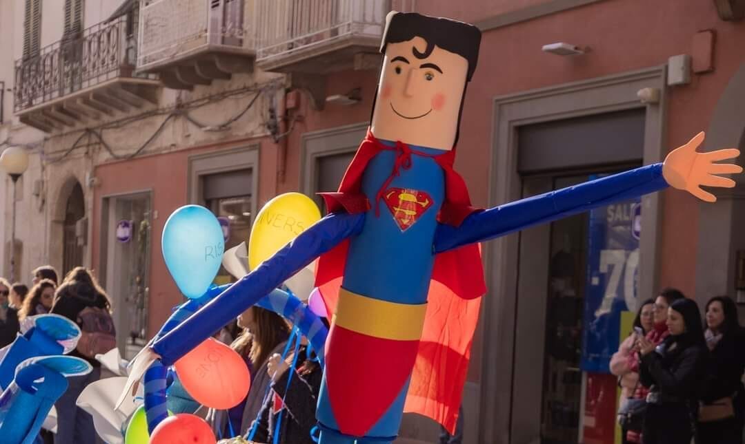 Valori da Supereroi, in Piazza sfila il carro della “Sturzo-Asta” di Marsala