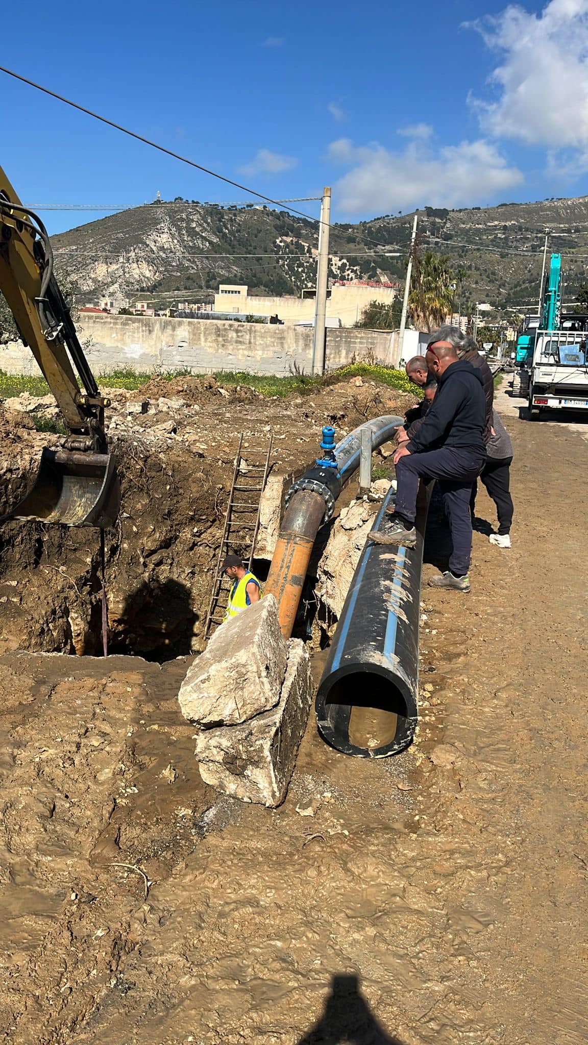 Cede il bypass temporaneo, acqua solo nella zona del Cimitero di Trapani