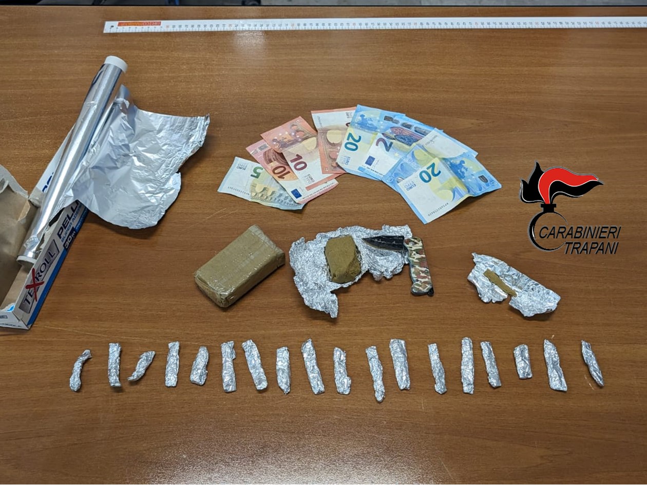 Spacciava hashish, 20enne trapanese fermato alla guida