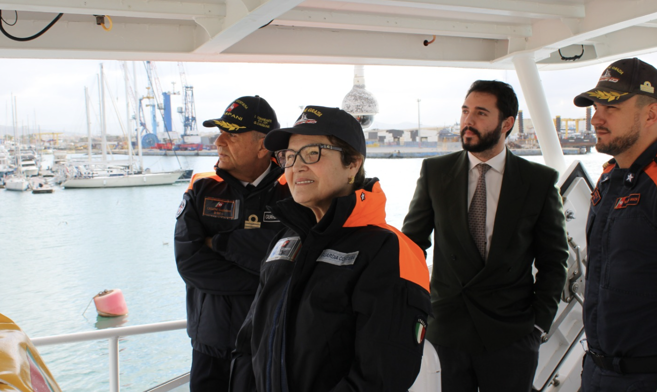 La Prefetta di Trapani a bordo della nave della Capitaneria di Porto per conoscere la costa