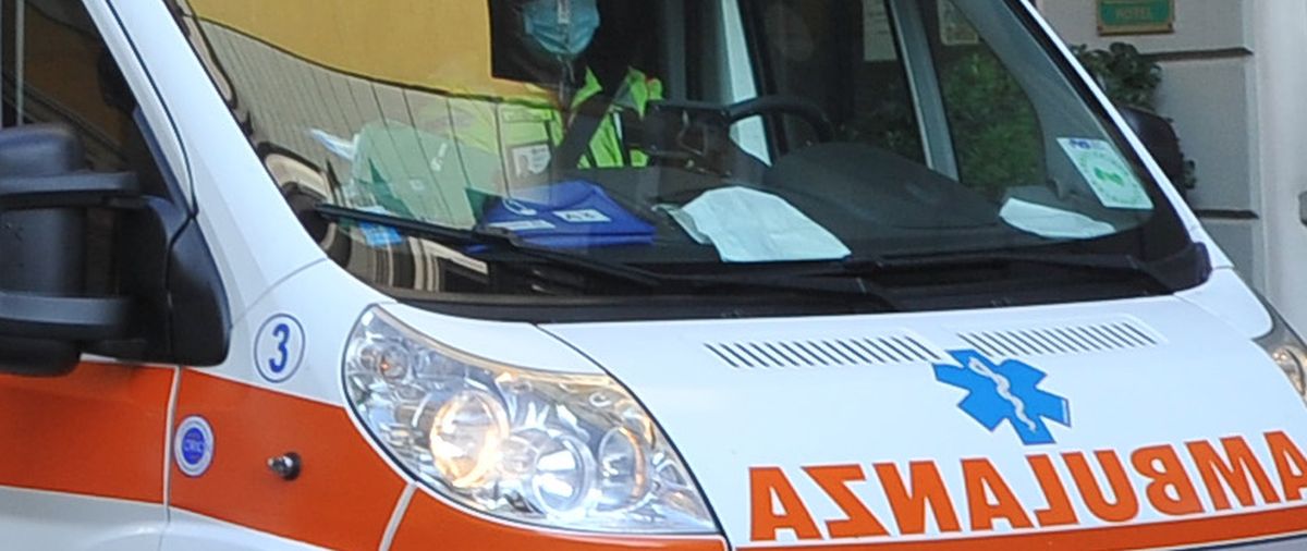 Muore in pieno centro a Trapani sulla bici a causa di un malore