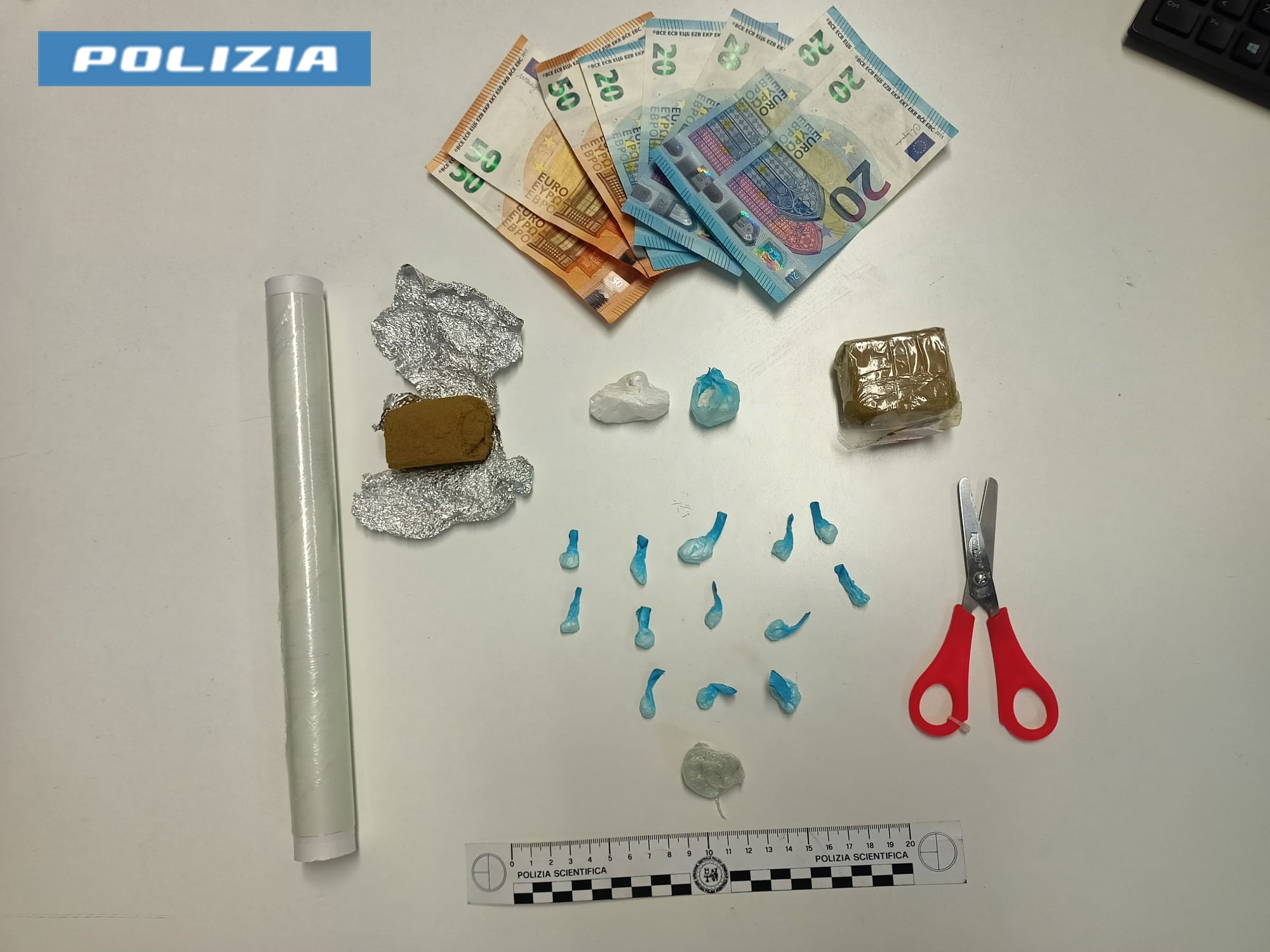 Alcamo:  la Polizia arresta pregiudicato tunisino in possesso di hashish e cocaina pronte per lo spaccio