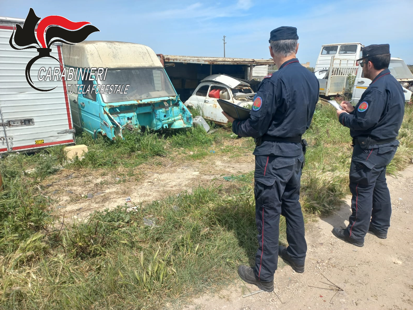 Marsala: i Carabinieri scoprono una discarica abusiva di rifiuti pericolosi, due denunce