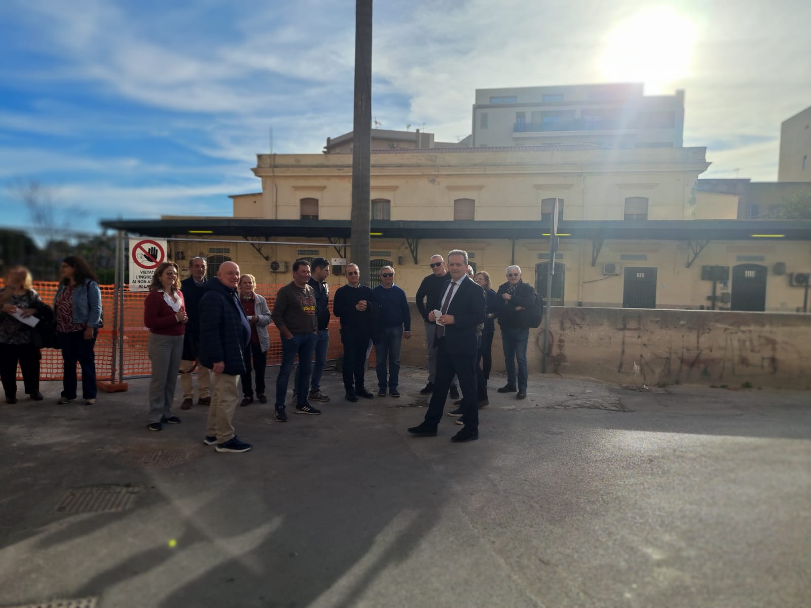 Lo strano progetto della stazione di Marsala, gli abitanti della zona incontrano il sindaco