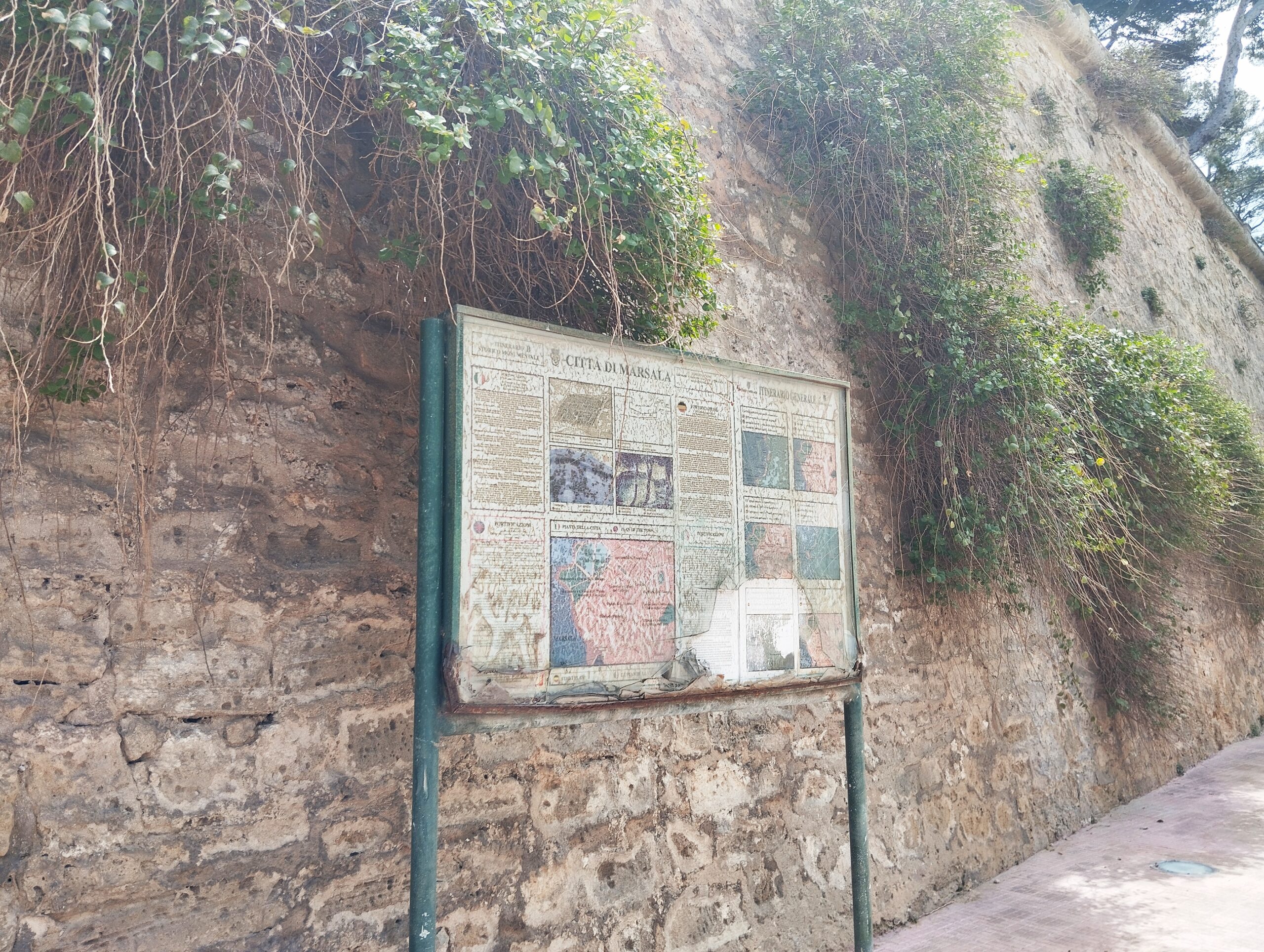 pannello informativo turistico Villa Cavallotti