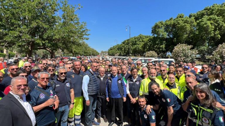 Incendi in Sicilia, dalla Regione 70 pick-up ai volontari di Protezione Civile