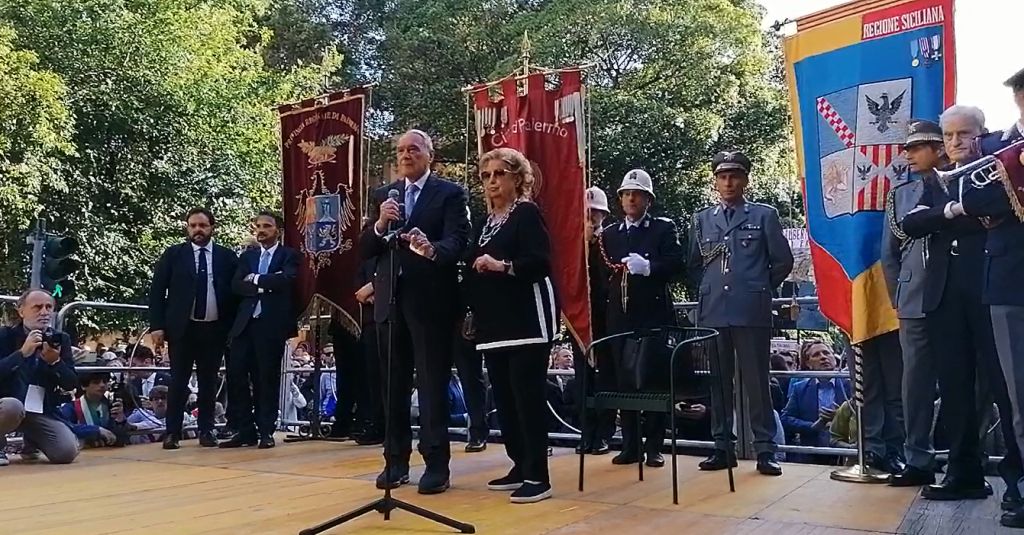 Strage di Capaci, Palermo ricorda le vittime davanti l’albero Falcone