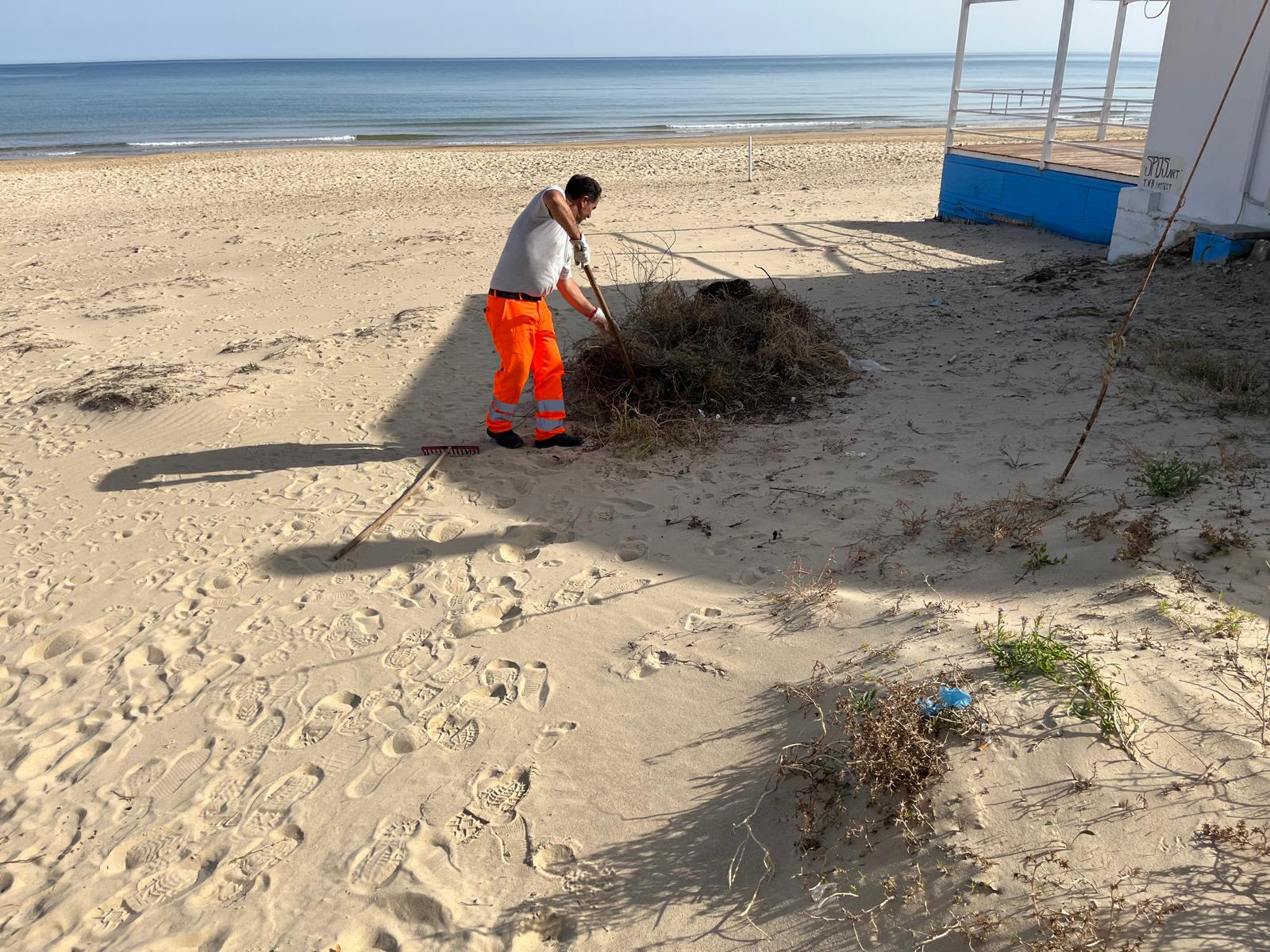  Castellammare del Golfo, completata la pulizia delle spiagge e delle ville comunali