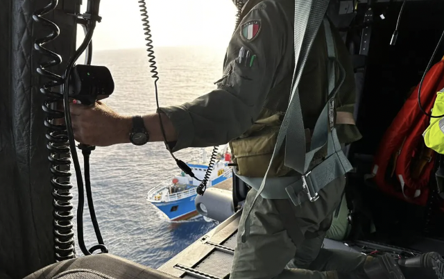 Malore a bordo di un peschereccio al largo delle coste trapanesi, soccorso dall’Aeronautica