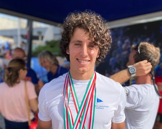 Al Campionato Italiano Windsurfer, Silvio Catalano della Canottieri Marsala lotta e vince