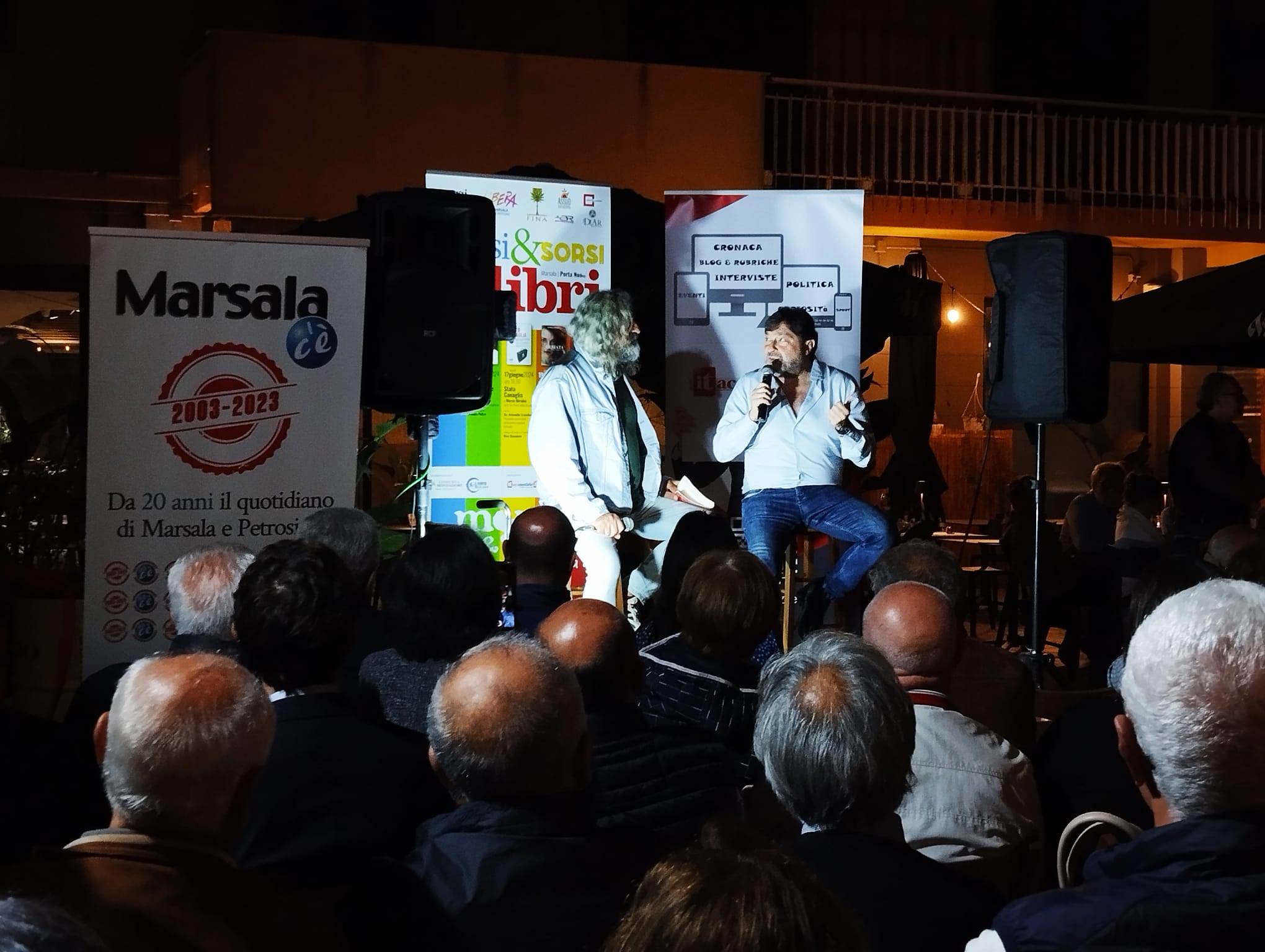Bagno di folla per Sigfrido Ranucci a Marsala per Morsi & Sorsi di libri. VIDEO