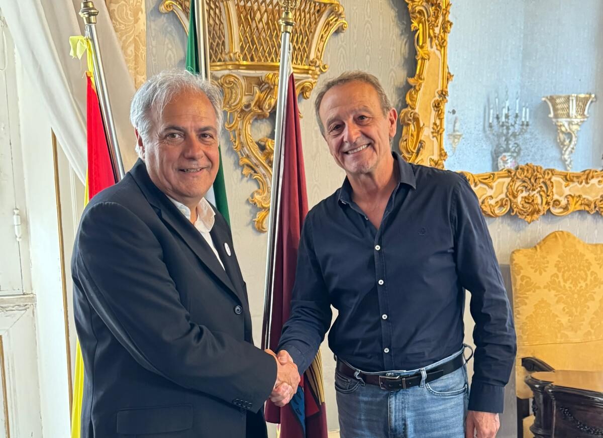 Il padre di Ilaria Salis in visita a Trapani, incontro con il sindaco