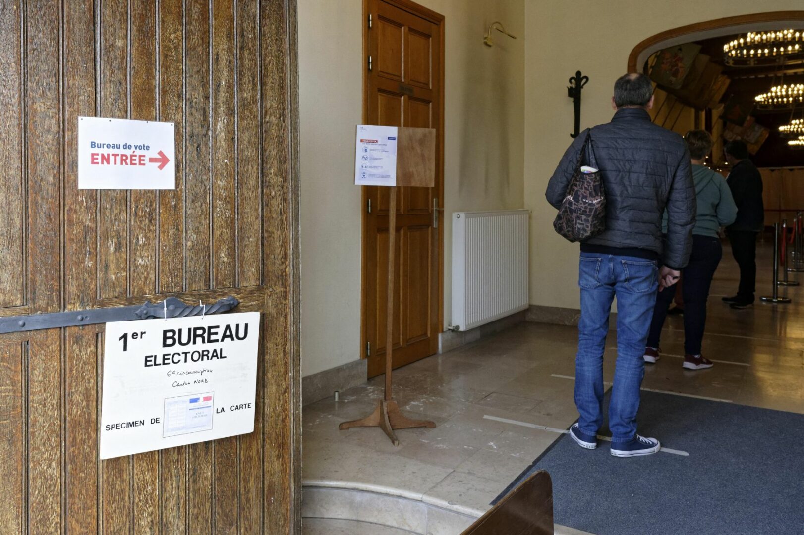 La Francia al voto per i ballottaggi