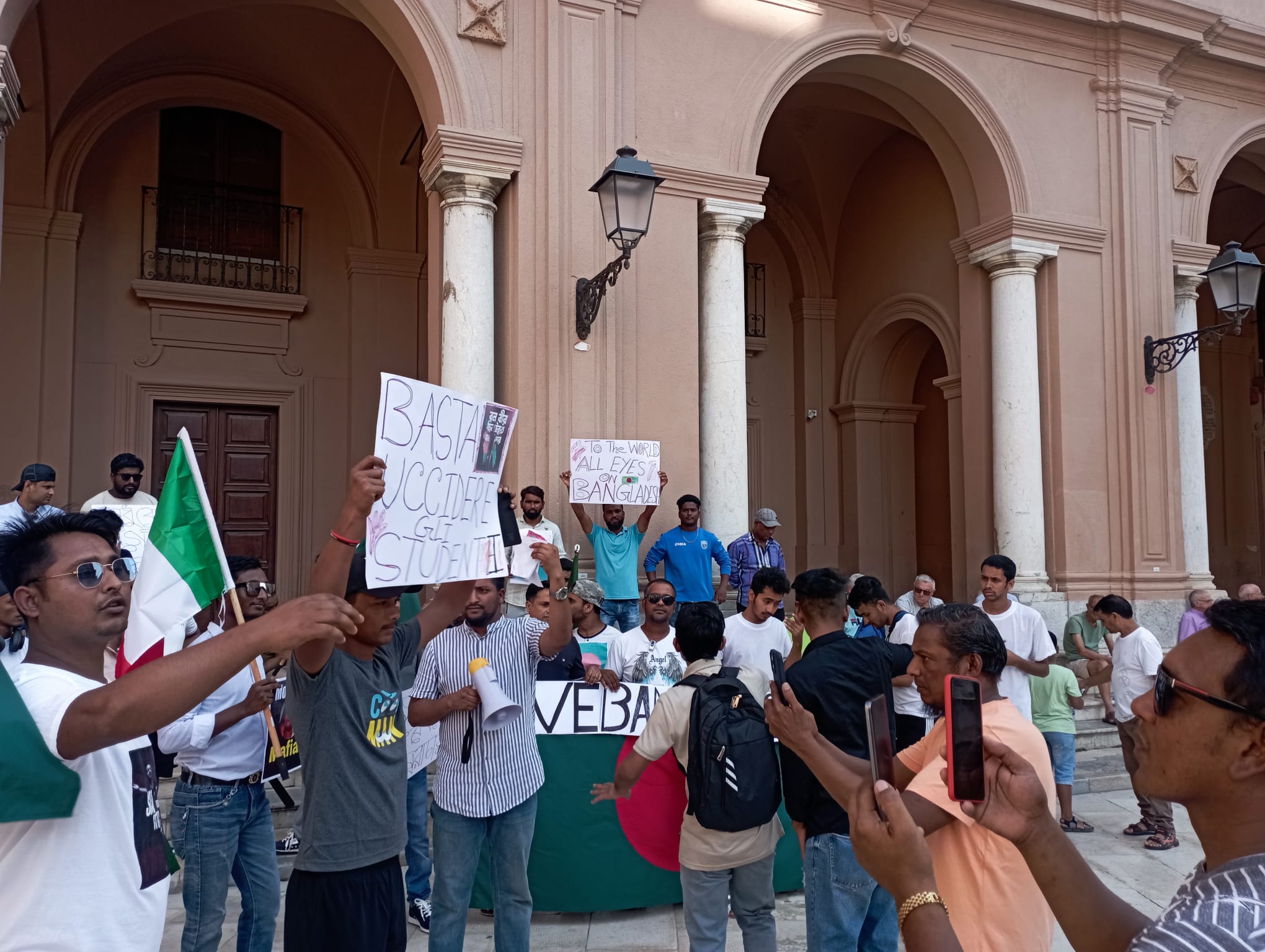 Bengalesi contro la riforma studentesca, anche a Marsala la protesta. VIDEO