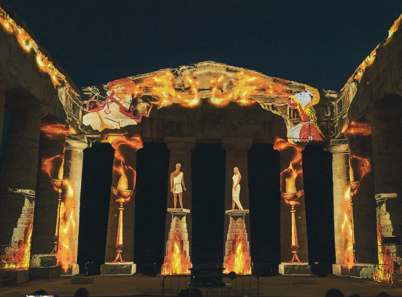 A un anno dall’incendio il Tempio di Segesta esorcizza con un videomapping sul Fuoco