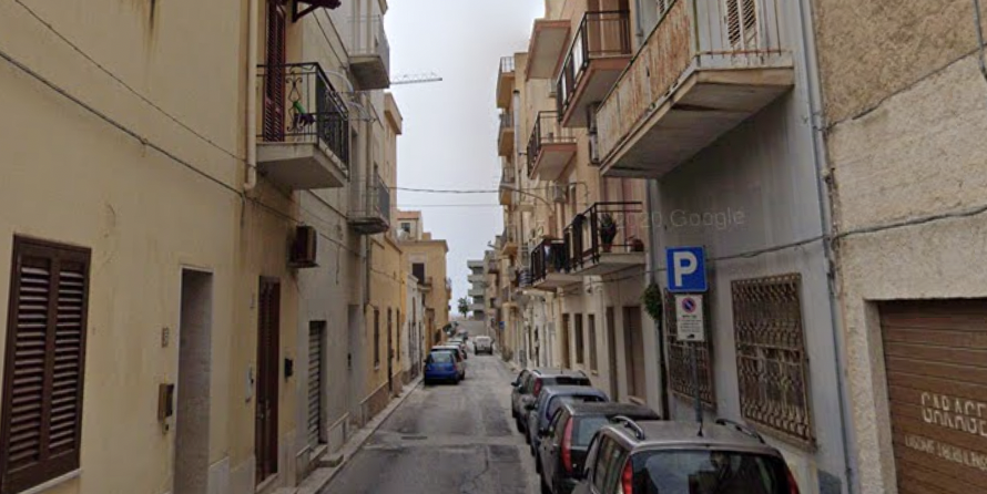 Marsala, gli abitanti: “Le traverse di via Mazzini non vengono pulite”