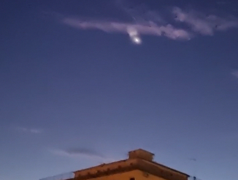 Avvistamenti ufo nei cieli del Sud Italia: quello del 23 giugno non era il Falcon di Elon Mask