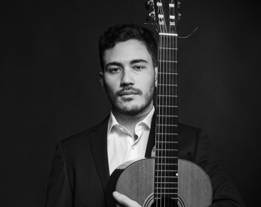 Al Chiostro San Domenico di Trapani la chitarra classica di Gabriele Imbesi