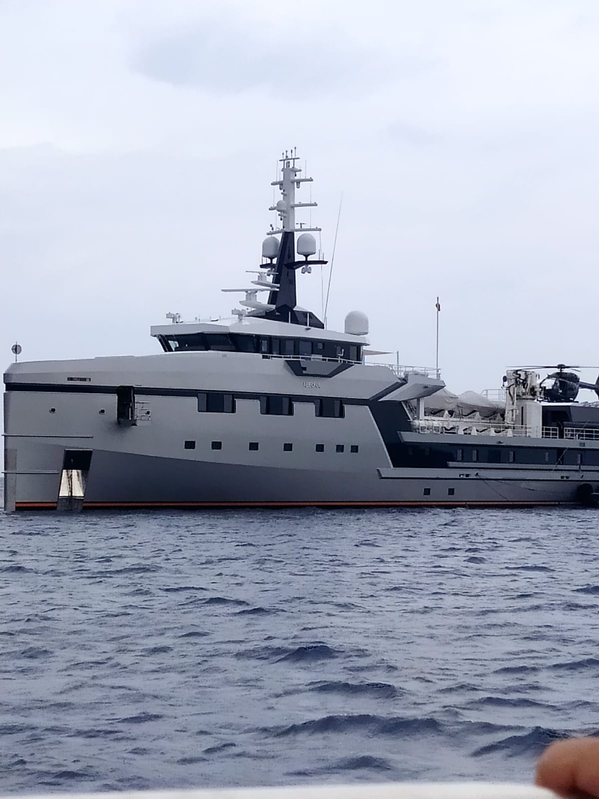 L’Abeona Yacht di Jeff Bezos davanti alla costa di Favignana