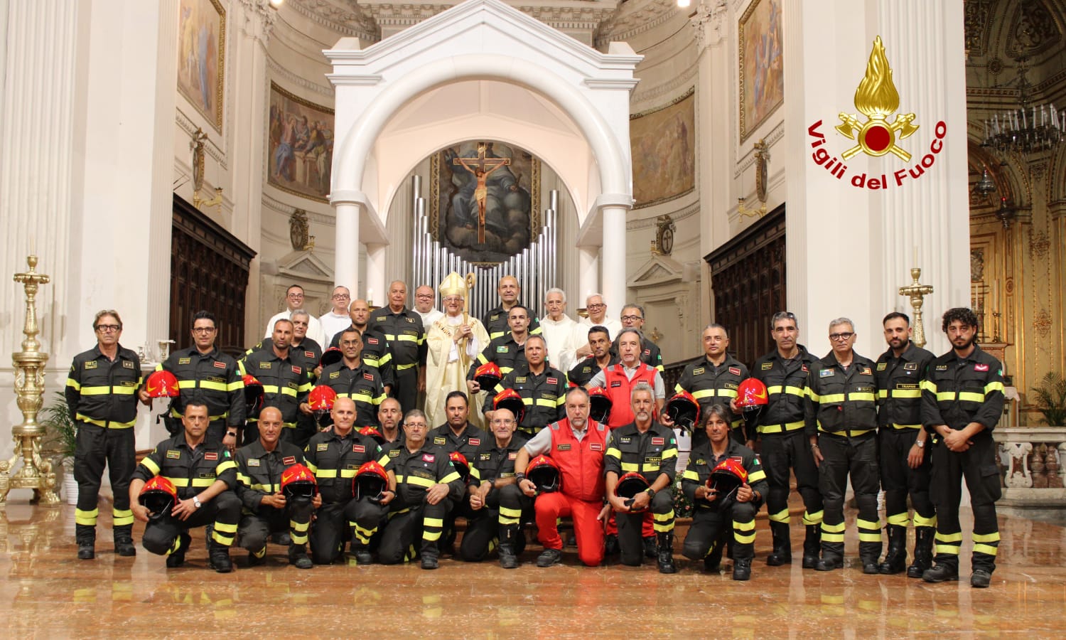 Trapani: benedetti gli elmi di 19 nuovi capisquadra dei Vigili del Fuoco