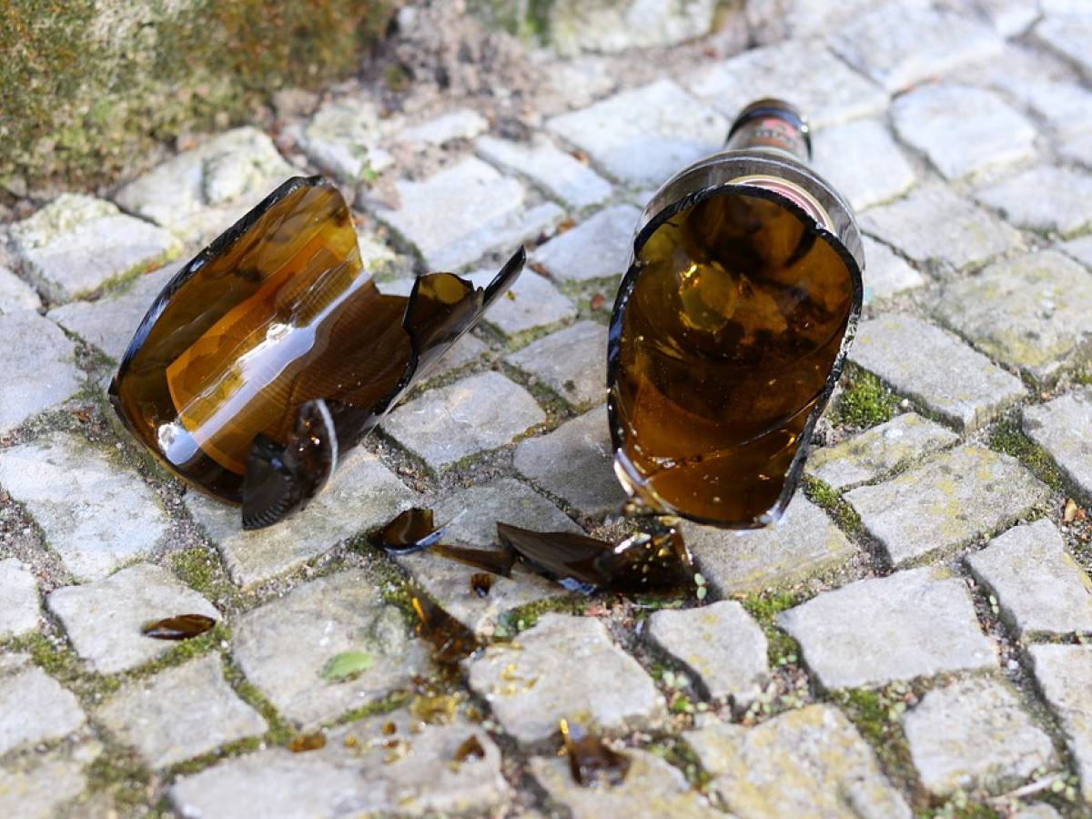 Risse, paura e vetri rotti pericolosi a Marsala: quello che vedono cittadini e commercianti