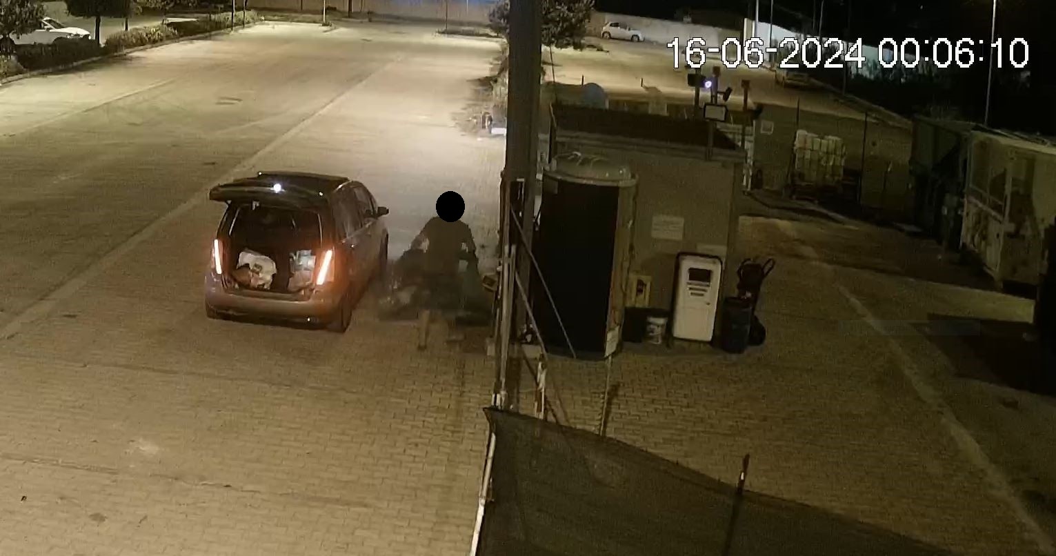 Marsala, abbandonano rifiuti davanti alle isole ecologiche negli orari di chiusura. L’amministrazione: “Saranno denunciati”