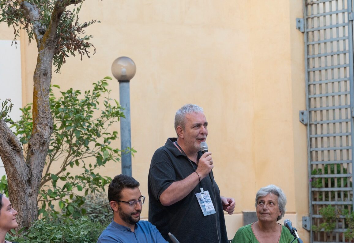 Il mare colore dei libri attraverso la voce dei protagonisti: intervista a Ottavio Navarra. VIDEO