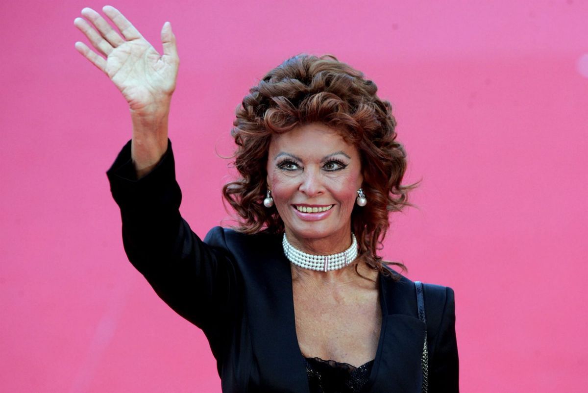 Sophia Loren compie 90 anni, Mattarella: “Immagine di bellezza e arte nel mondo”