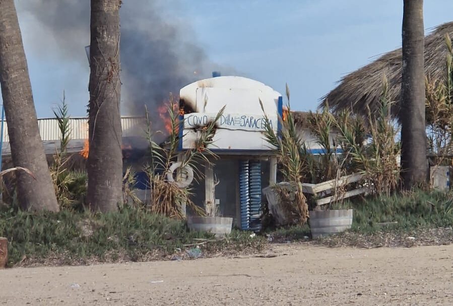 Marsala, incendio al Covo della Saracena