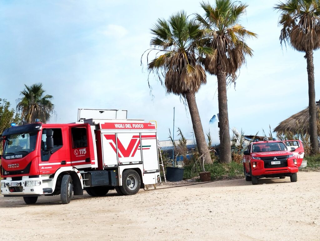 l'intervento dei vigili del fuoco al Covo della Saracena