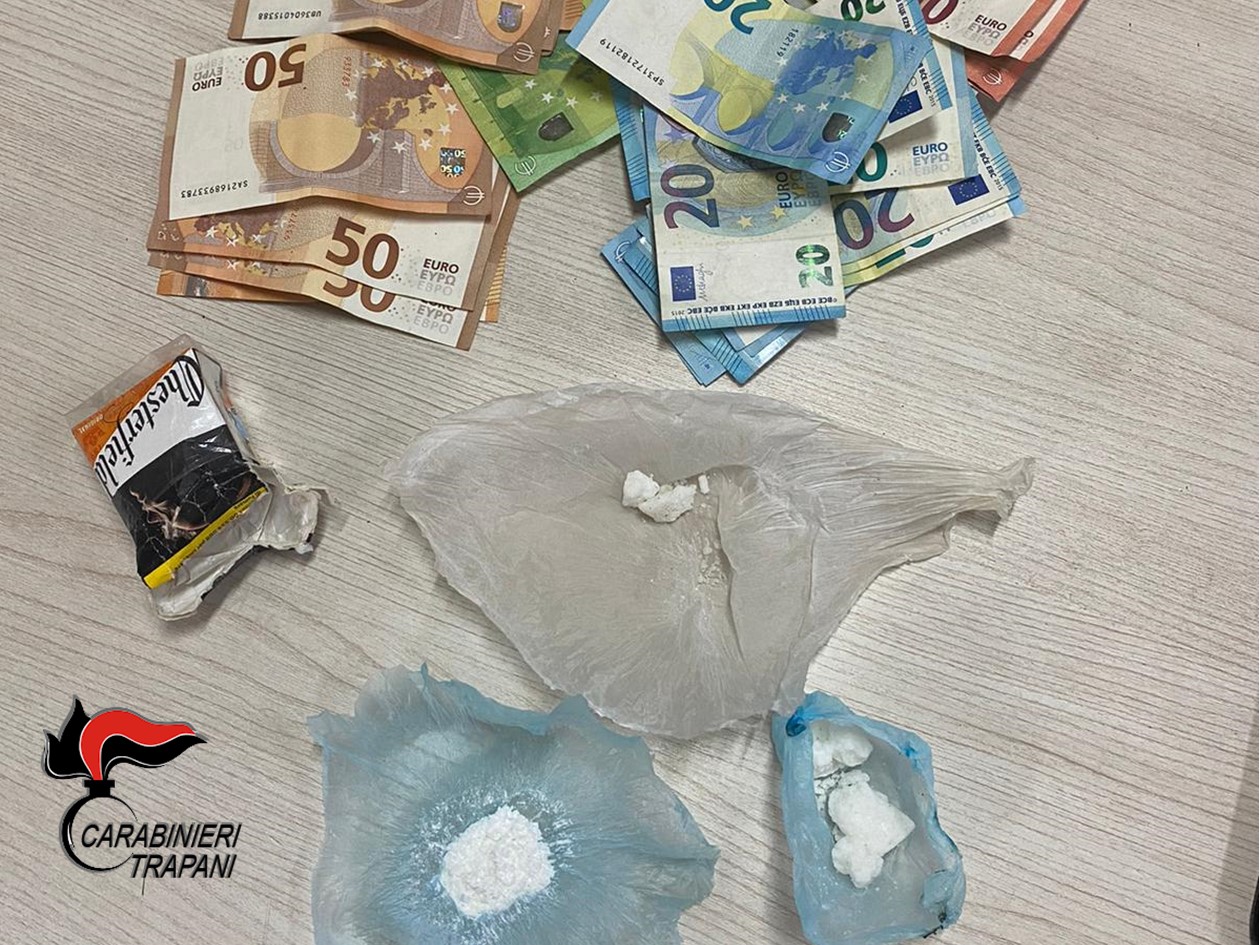Castelvetrano, fermato con 20 grammi di cocaina in tasca: denunciato un 25enne