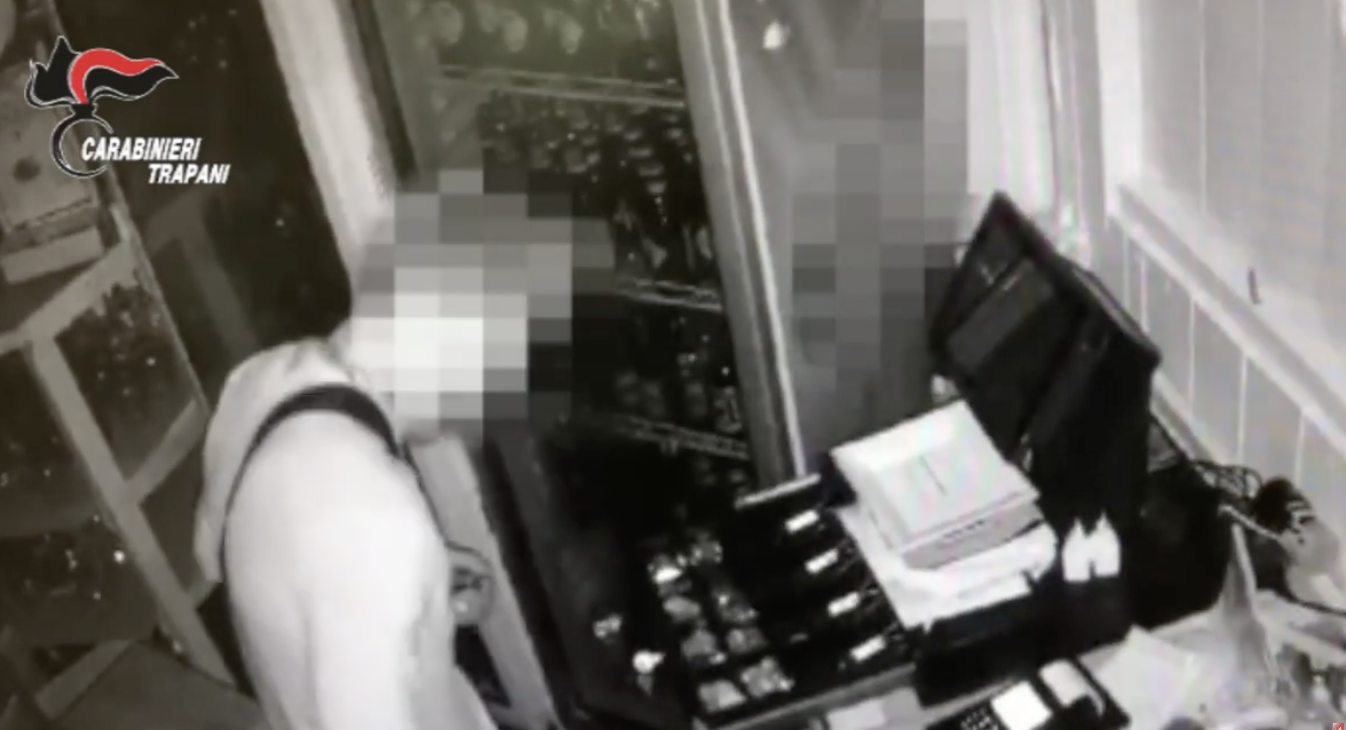 Furti seriali a Favignana: grazie alle telecamere arrestato un 26enne. VIDEO