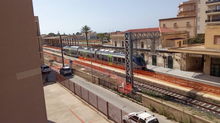 A Marsala arriva il primo treno dopo 6 mesi: ma è una prova