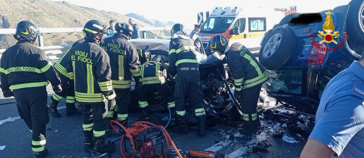 Incidente mortale sulla Palermo-Sciacca: perdono la vita due uomini e una donna. Ricoverati tre bambini