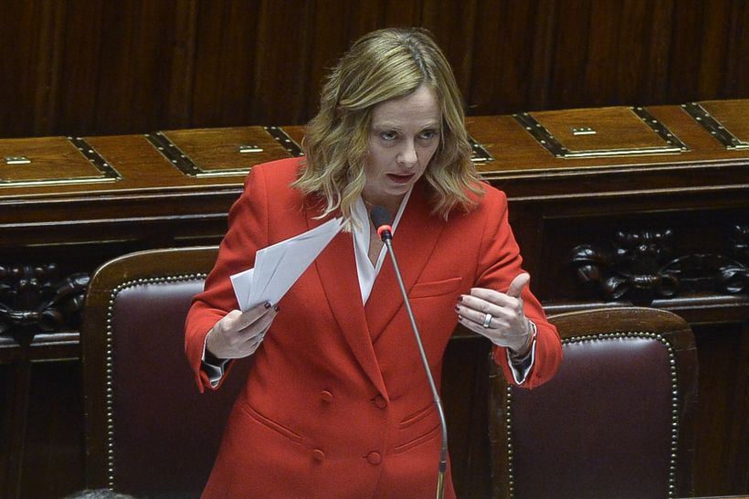 Meloni: “Difenderemo i nostri confini, in Italia solo legalmente”