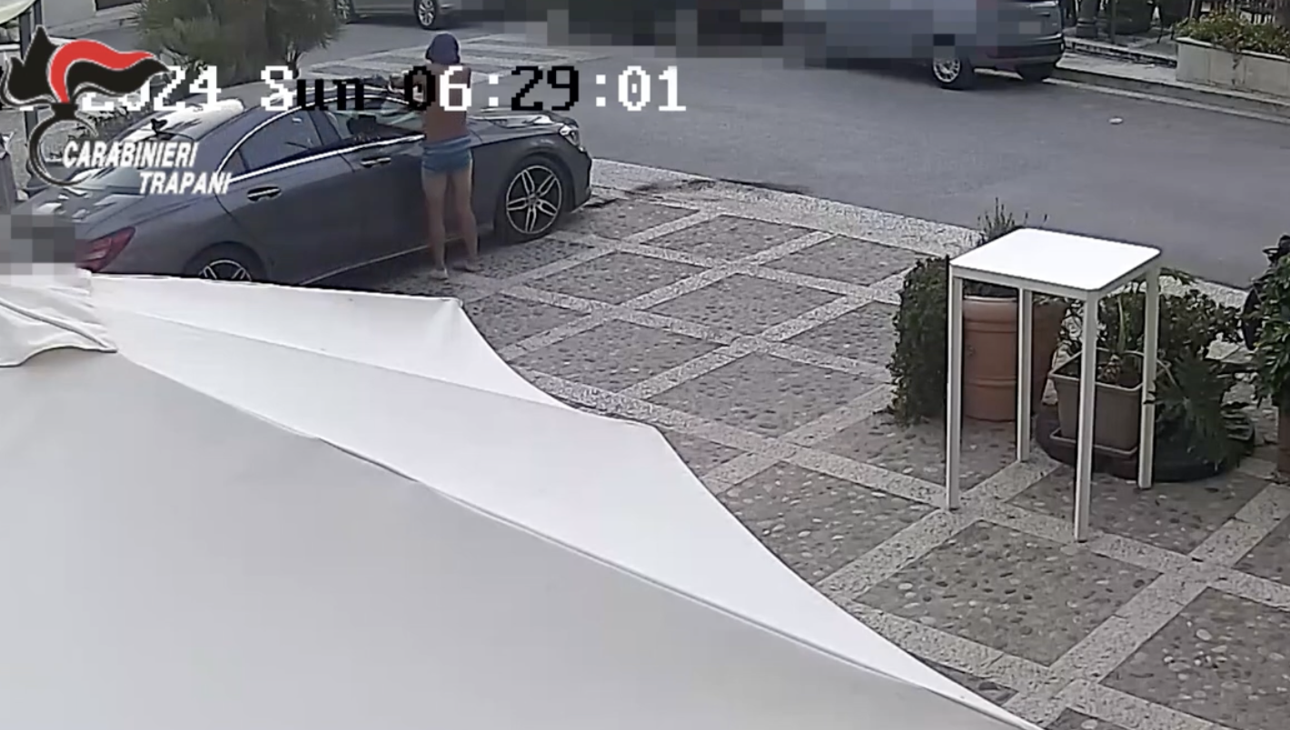 Auto danneggiate e incendiate a Castellammare, 4 giovani denunciati. VIDEO