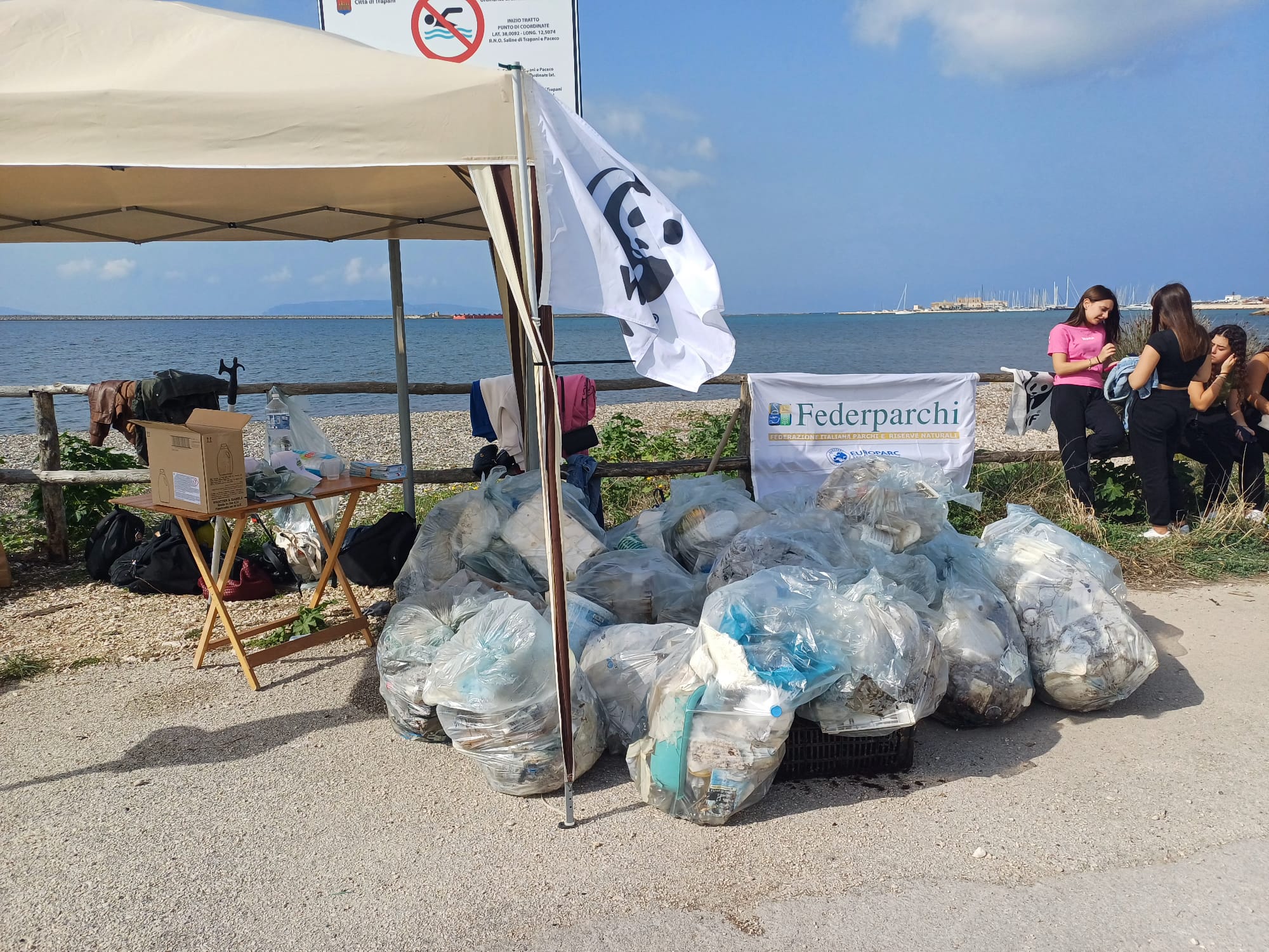 Giornata di pulizia nel rispetto dell’ambiente alle saline di Trapani, Paceco e Misiliscemi