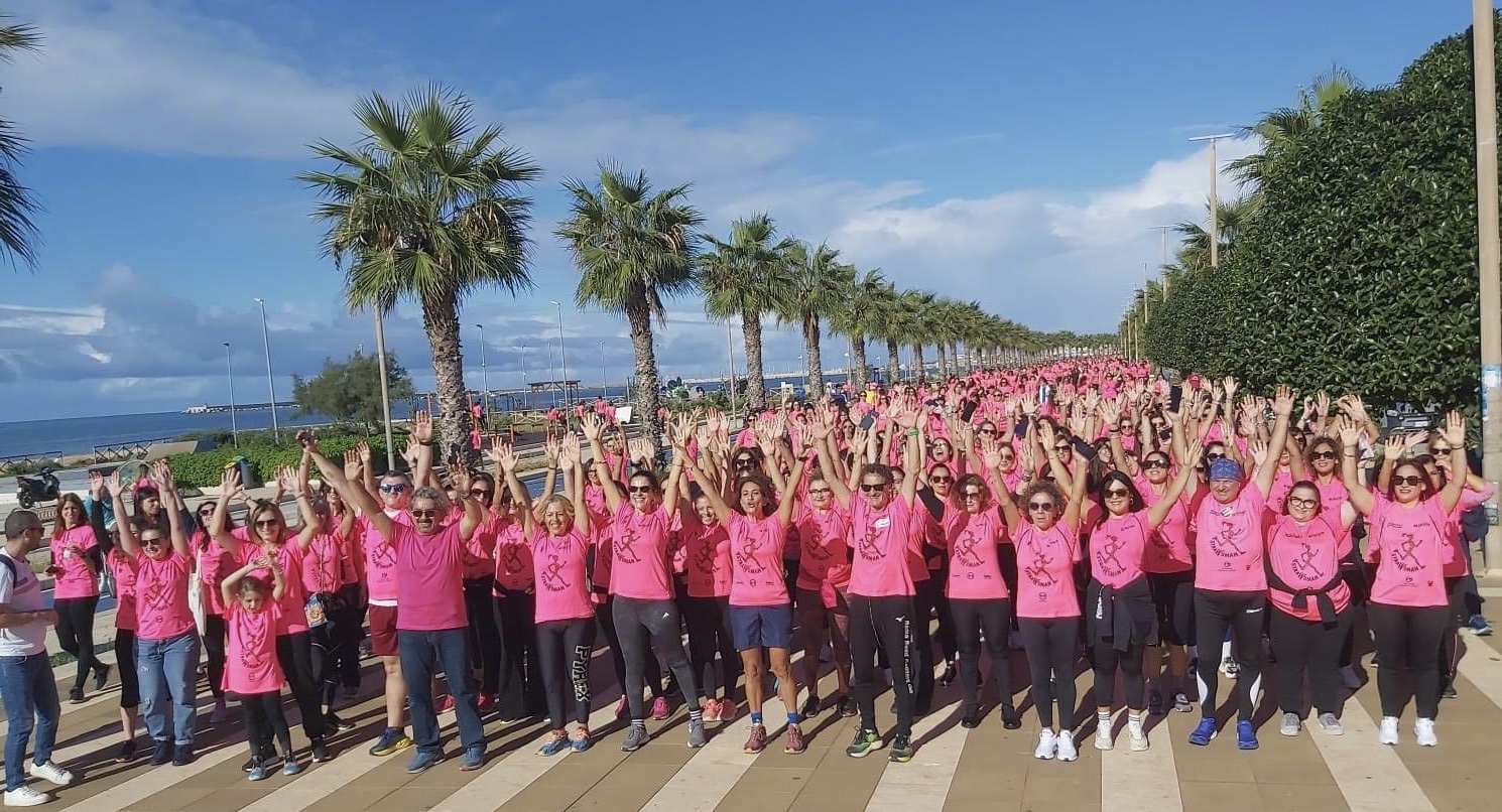 Mazara si tinge di rosa, alla Strawoman con circa 1.500 partecipanti per lottare contro i tumori