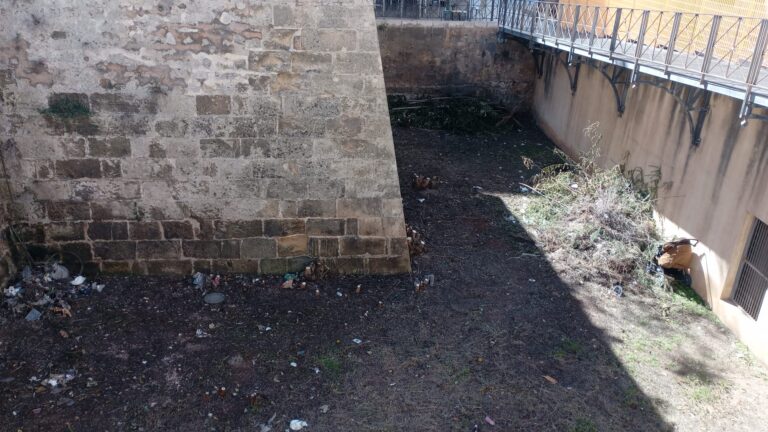 Marsala: dopo anni si ripulisce il fossato del bastione Baluardo Velasco
